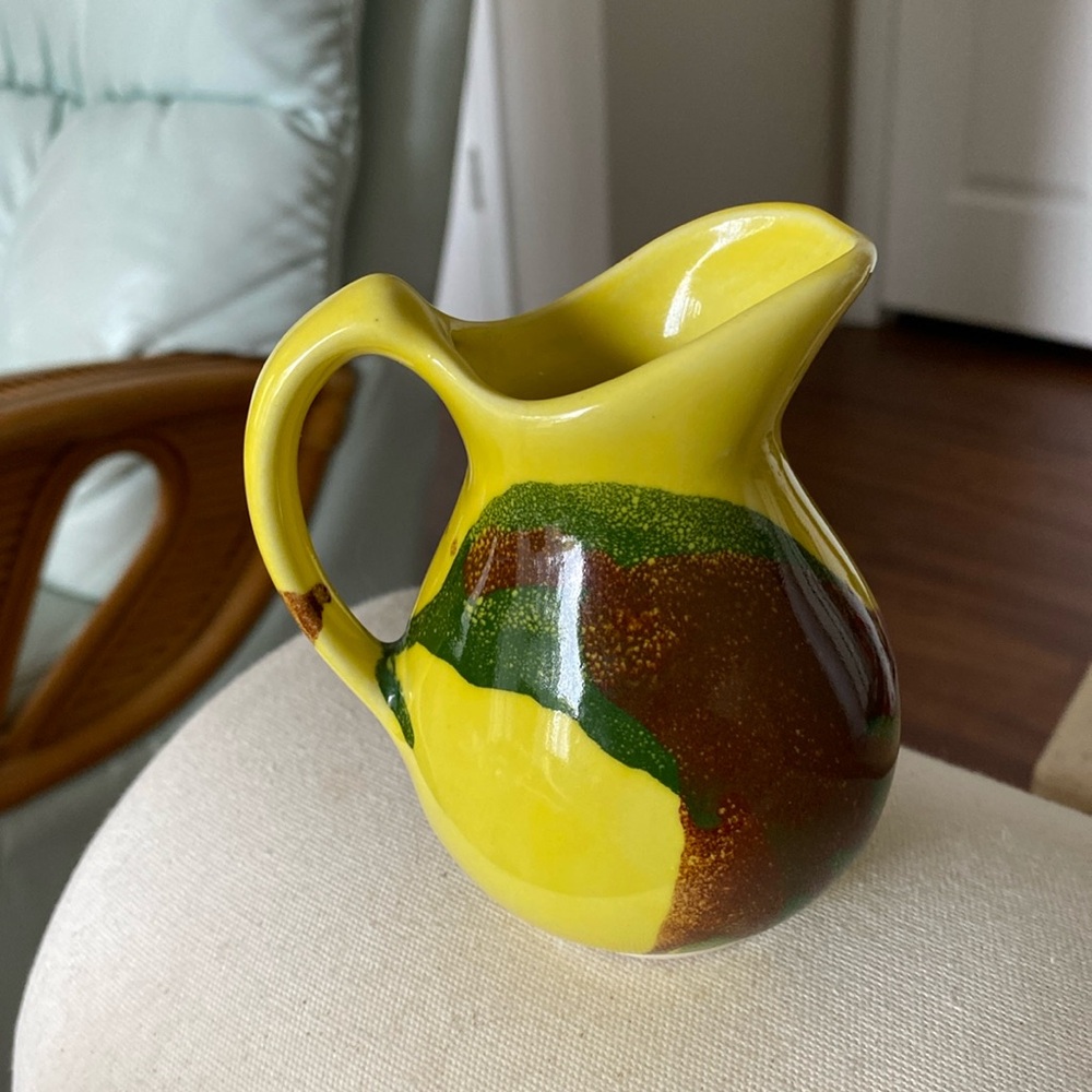 Small mid century vintage creamer from Paden City Artware, Virginia. EC. No wear